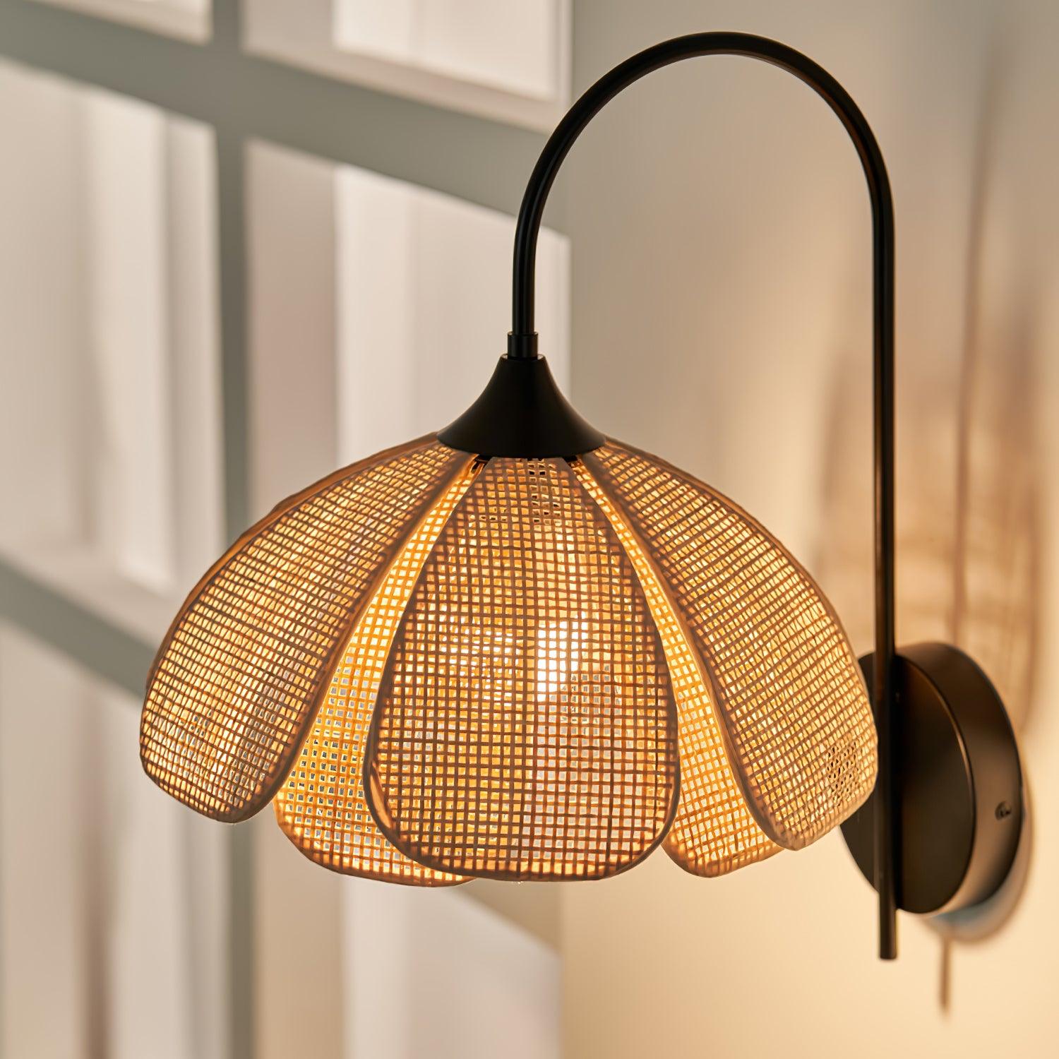 Zevelia Elegance Natural Petal Rattan Wall Lamp