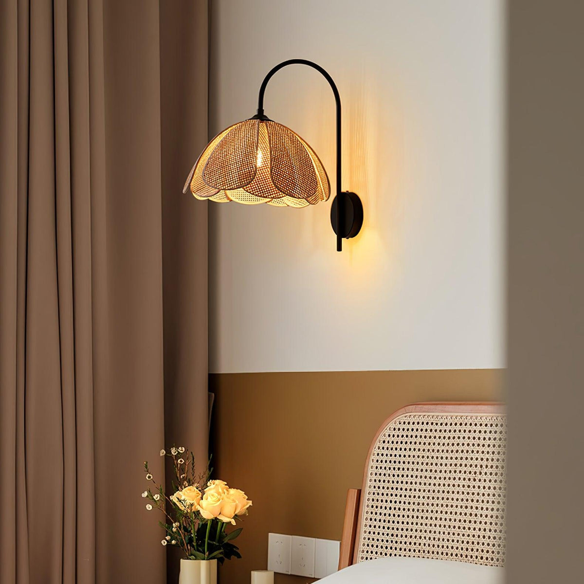 Zevelia Elegance Natural Petal Rattan Wall Lamp