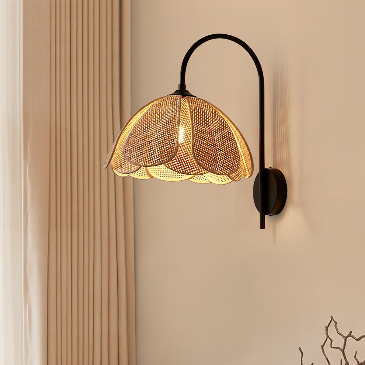 Zevelia Elegance Natural Petal Rattan Wall Lamp