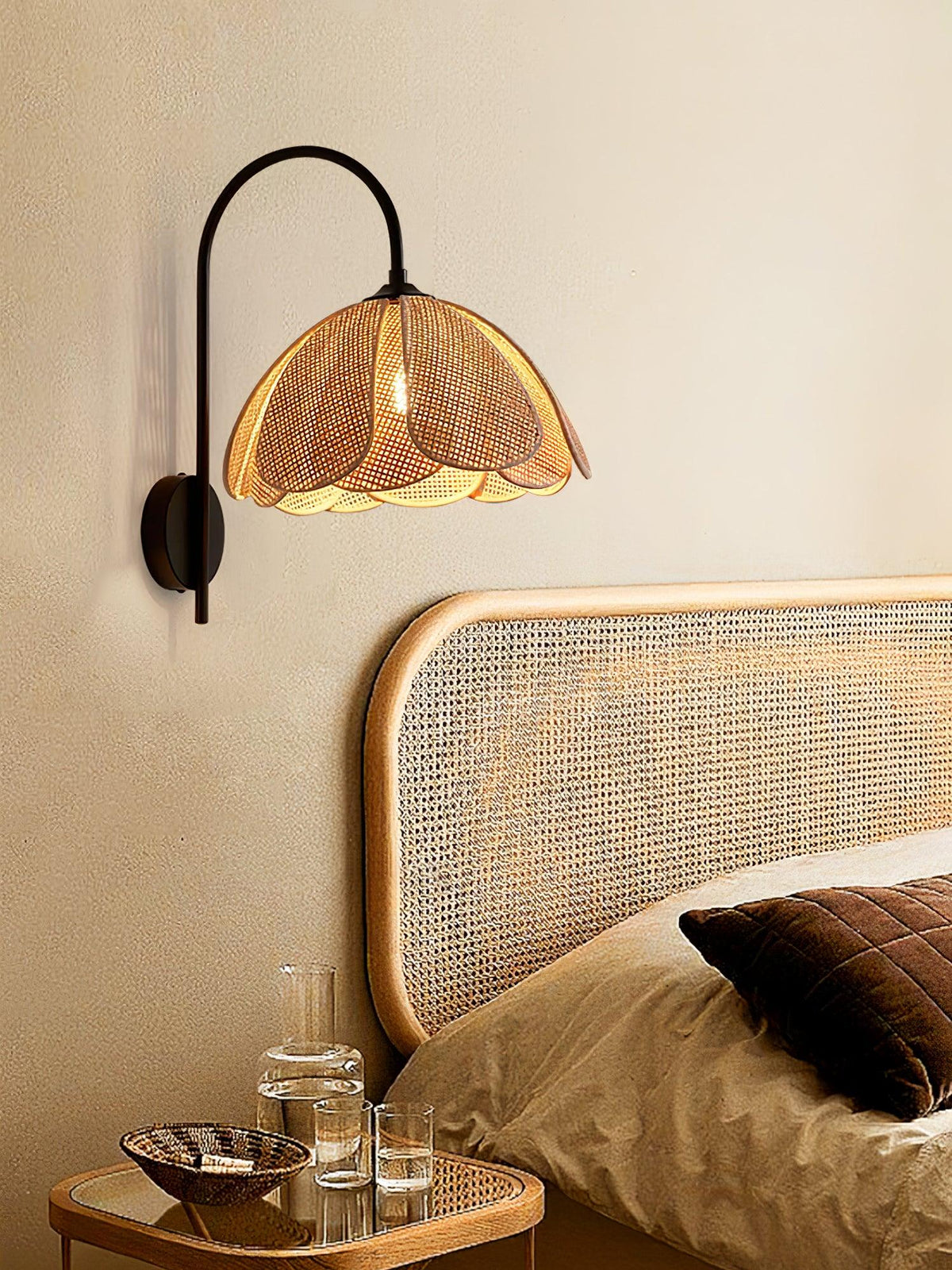 Zevelia Elegance Natural Petal Rattan Wall Lamp