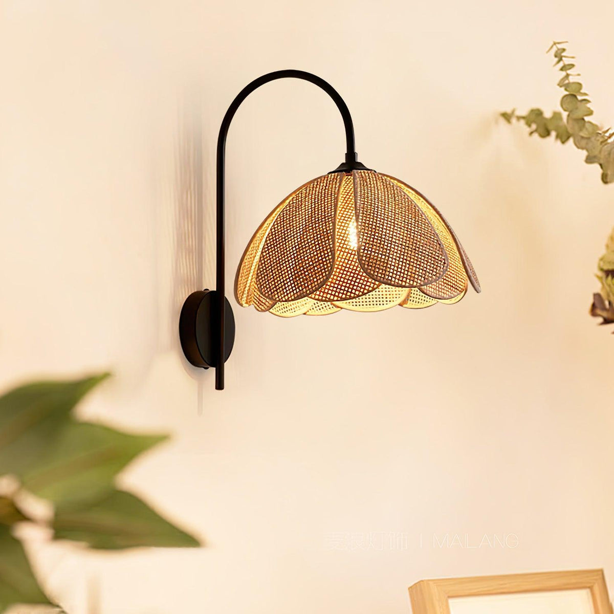 Zevelia Elegance Natural Petal Rattan Wall Lamp