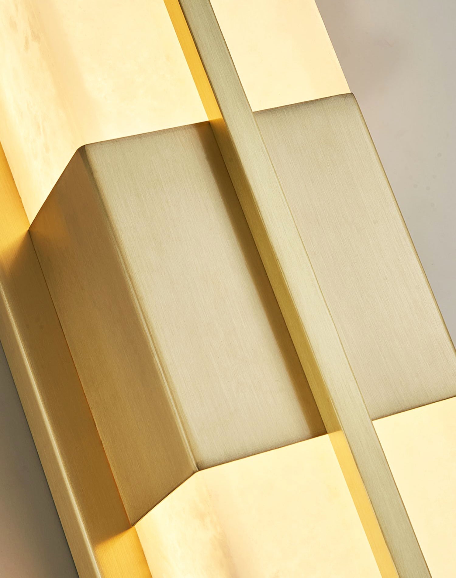 Laxor Alabaster Brass Wall Light