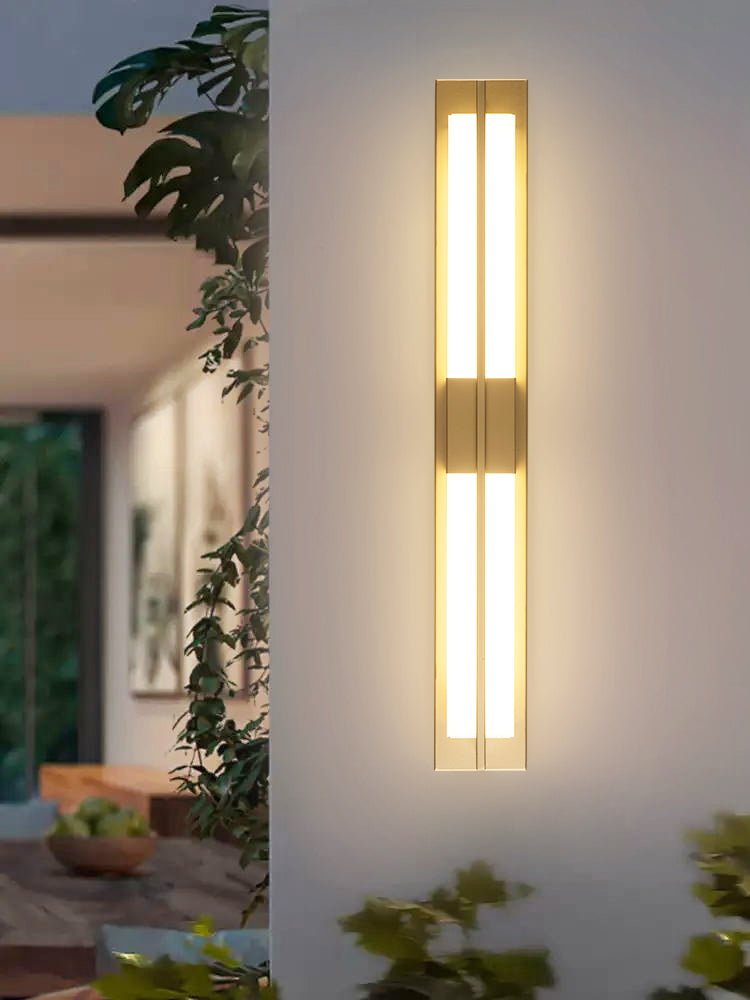 Laxor Alabaster Brass Wall Light