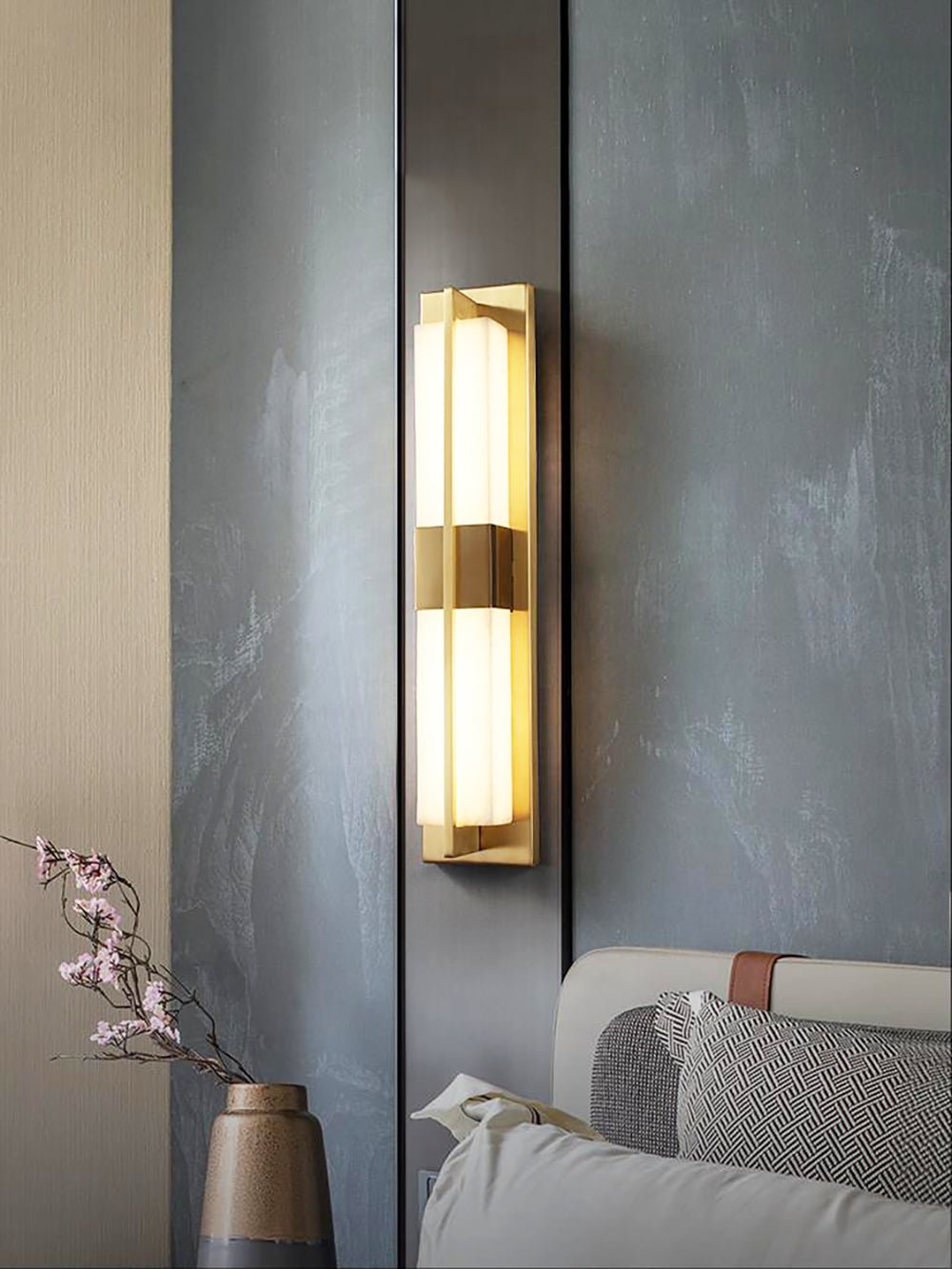 Laxor Alabaster Brass Wall Light