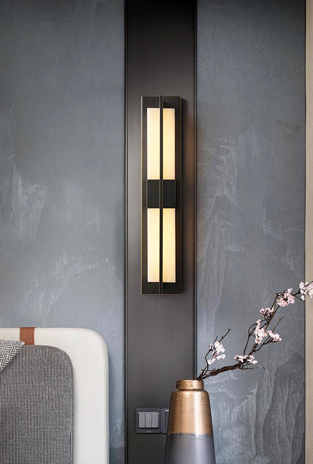 Laxor Alabaster Brass Wall Light