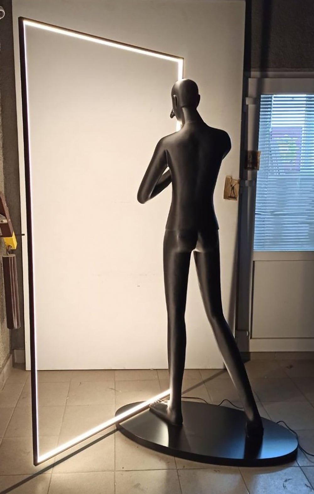Onoryra Sculptural Black Mirror Floor Lamp