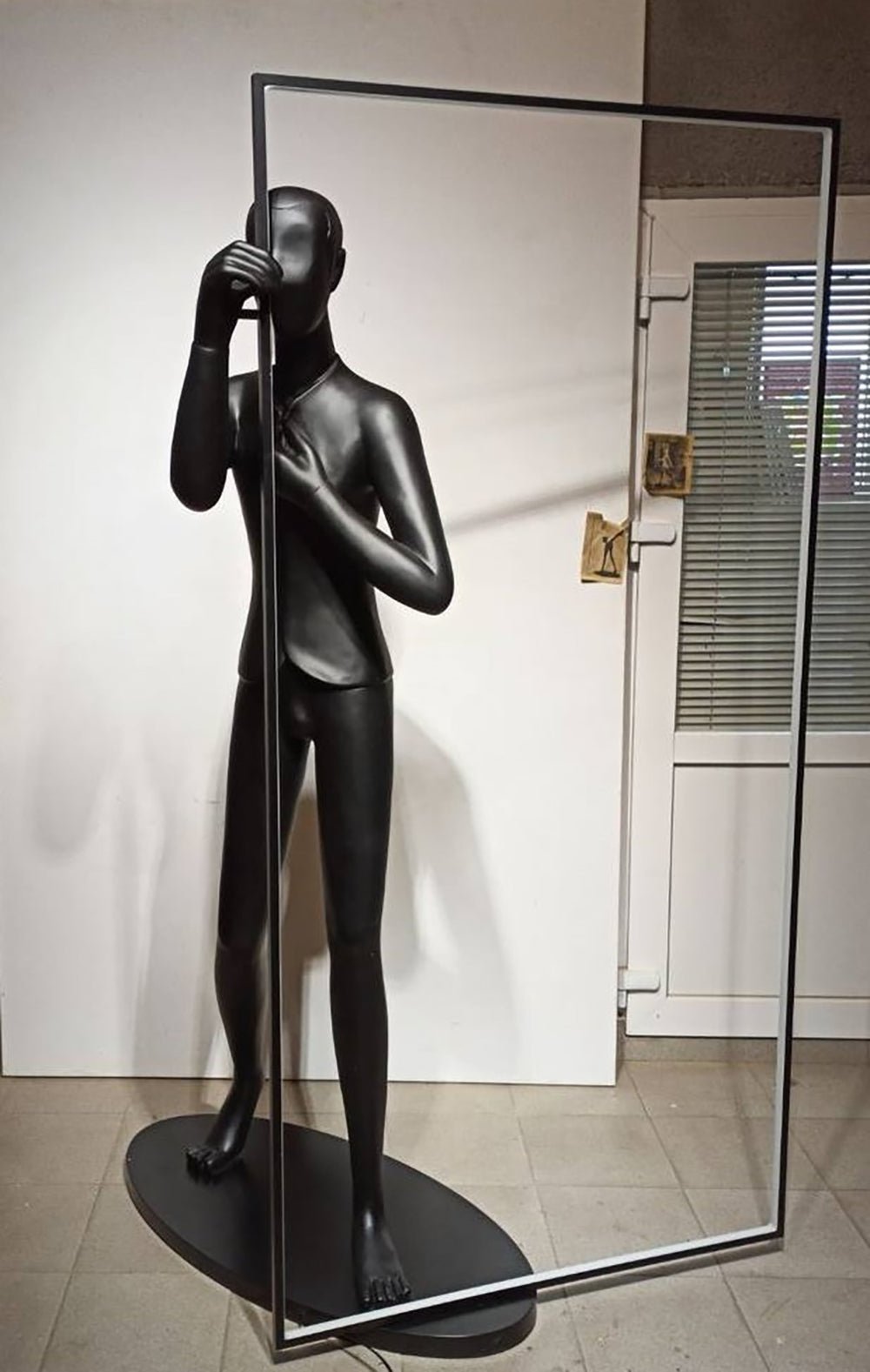 Onoryra Sculptural Black Mirror Floor Lamp