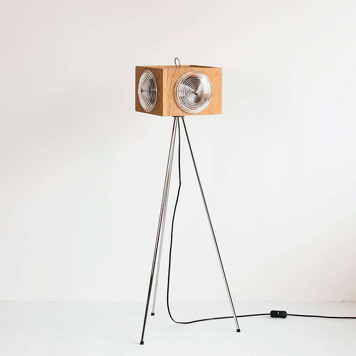 Vesoren Tripod Wood Floor Lamp