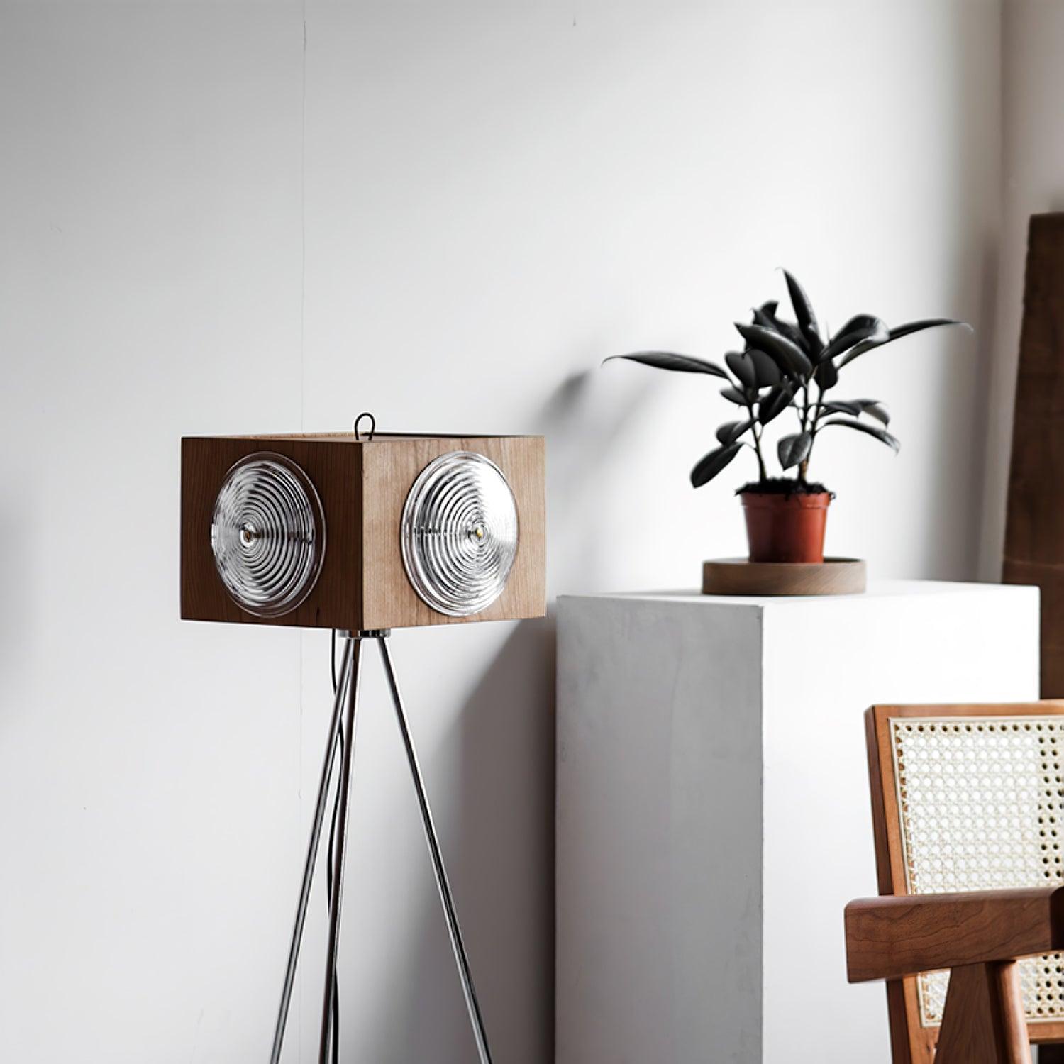 Vesoren Tripod Wood Floor Lamp