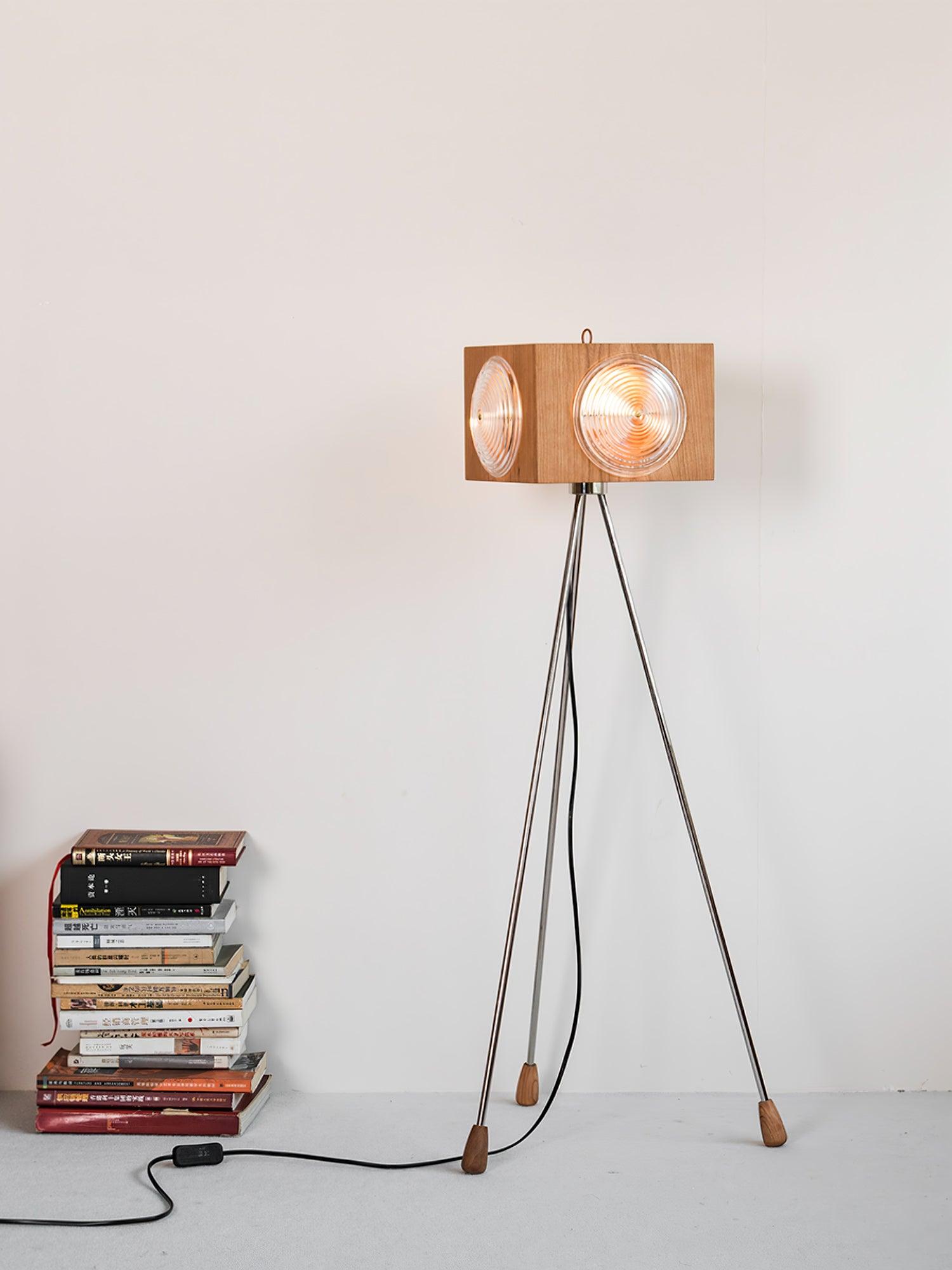 Vesoren Tripod Wood Floor Lamp
