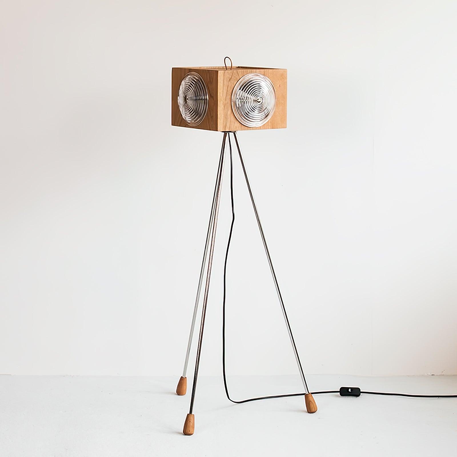 Vesoren Tripod Wood Floor Lamp
