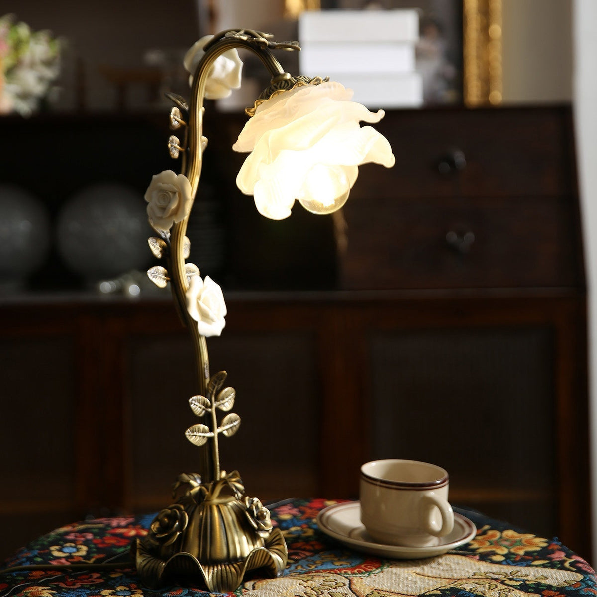 Liorarena Floral Table Lamp