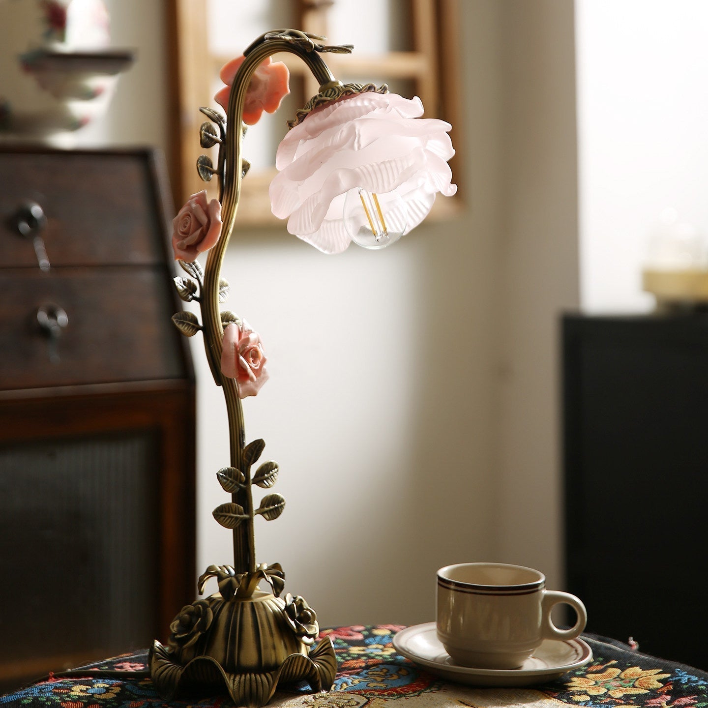 Liorarena Floral Table Lamp