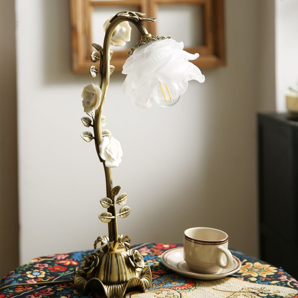 Liorarena Floral Table Lamp
