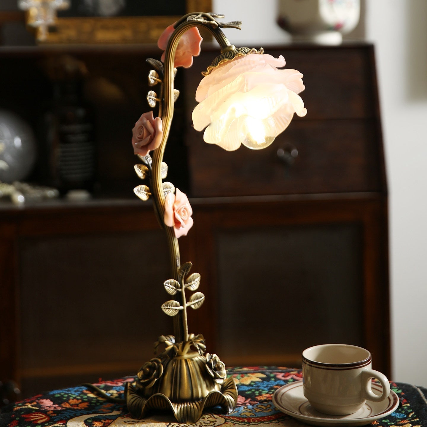 Liorarena Floral Table Lamp
