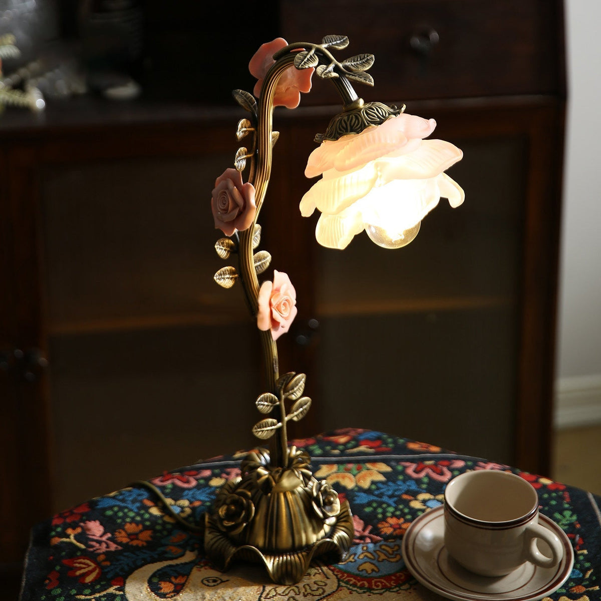 Liorarena Floral Table Lamp