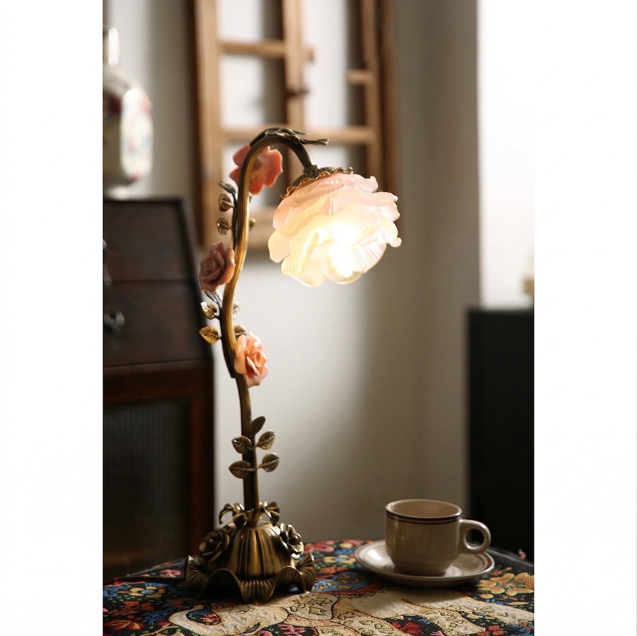 Liorarena Floral Table Lamp