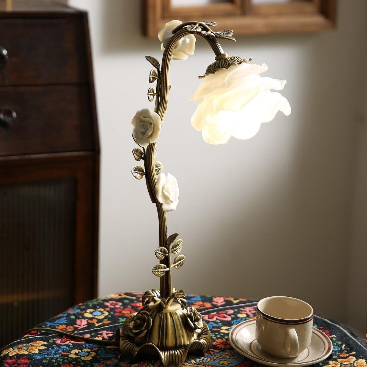 Liorarena Floral Table Lamp