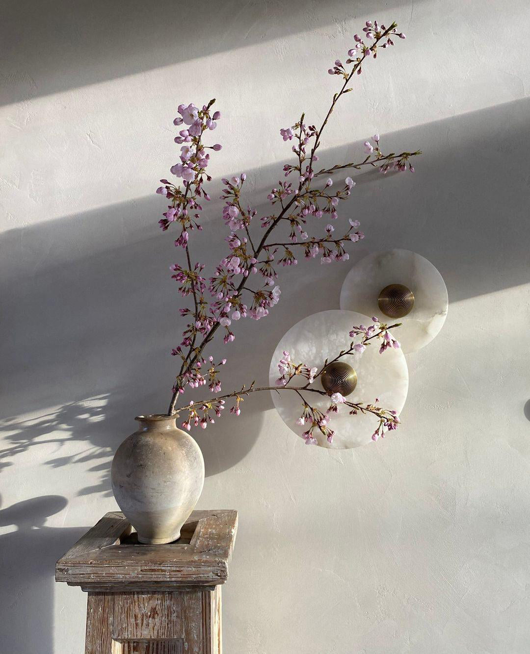 Round Wall Lamp Alabaster Fluted Brass - Neutral Decor