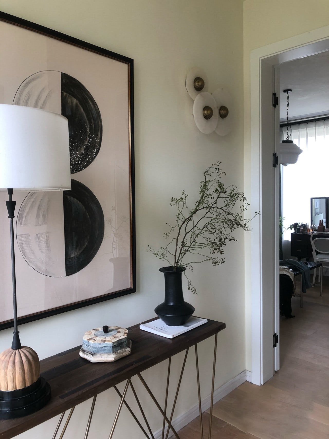 Round Wall Lamp Alabaster Fluted Brass - Neutral Decor