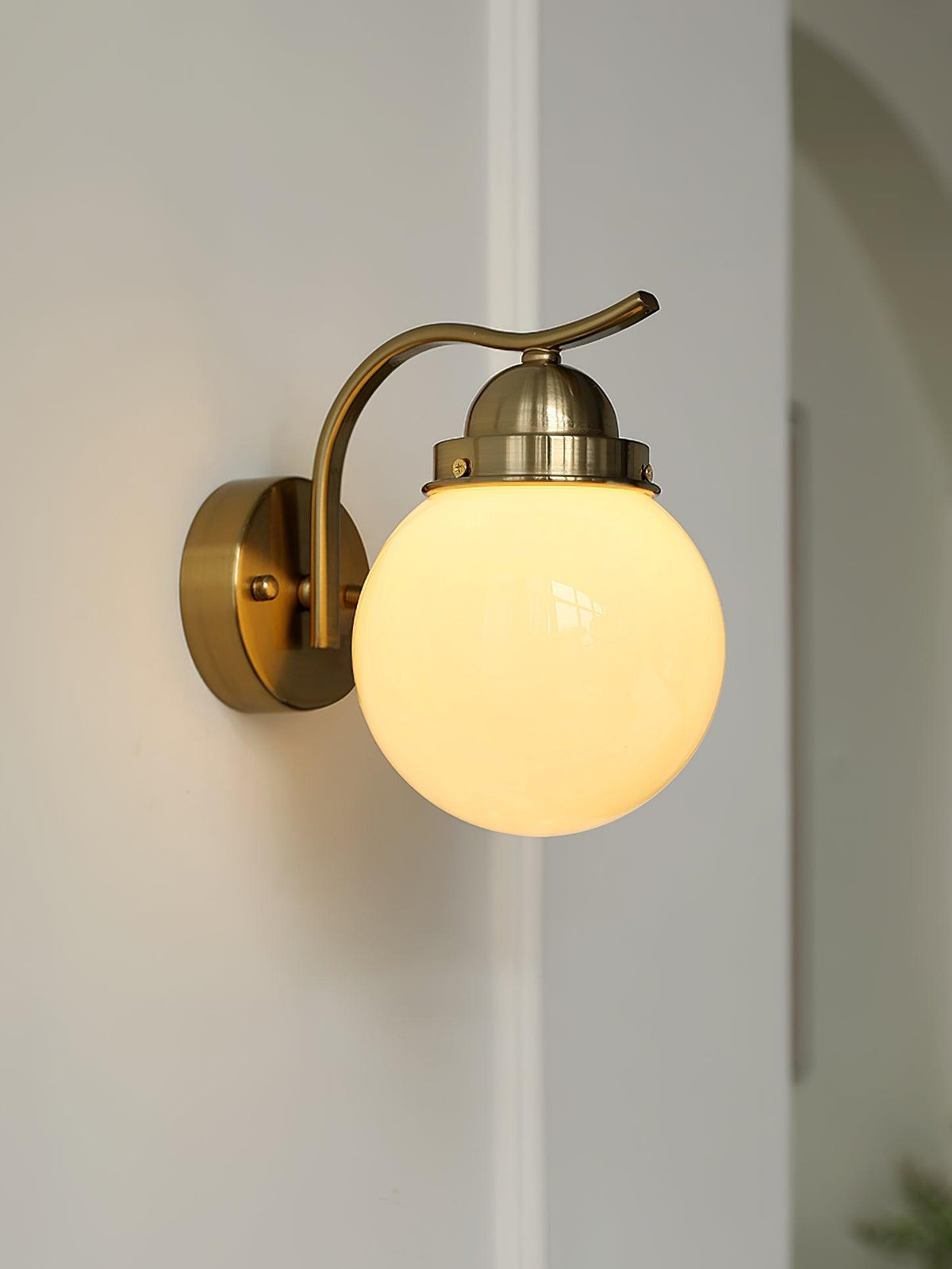 Avrinir Modern Minimalist Glass Wall Lamp