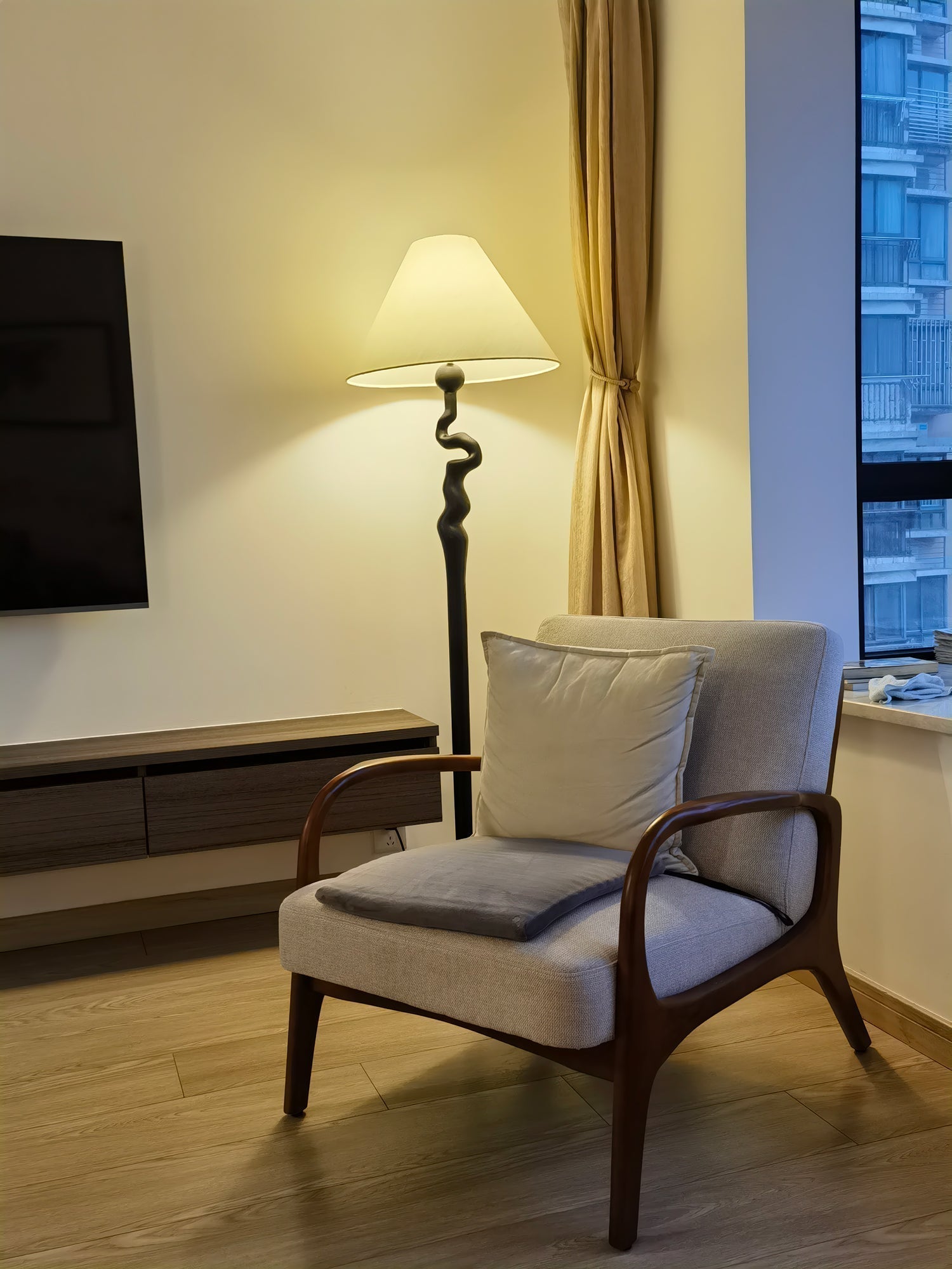Avloril Artistic Wooden Floor Lamp
