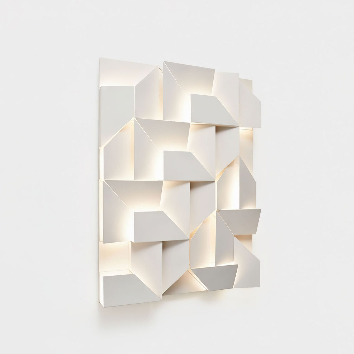 Wynor Shadows Grand Sconce Wall Lamp