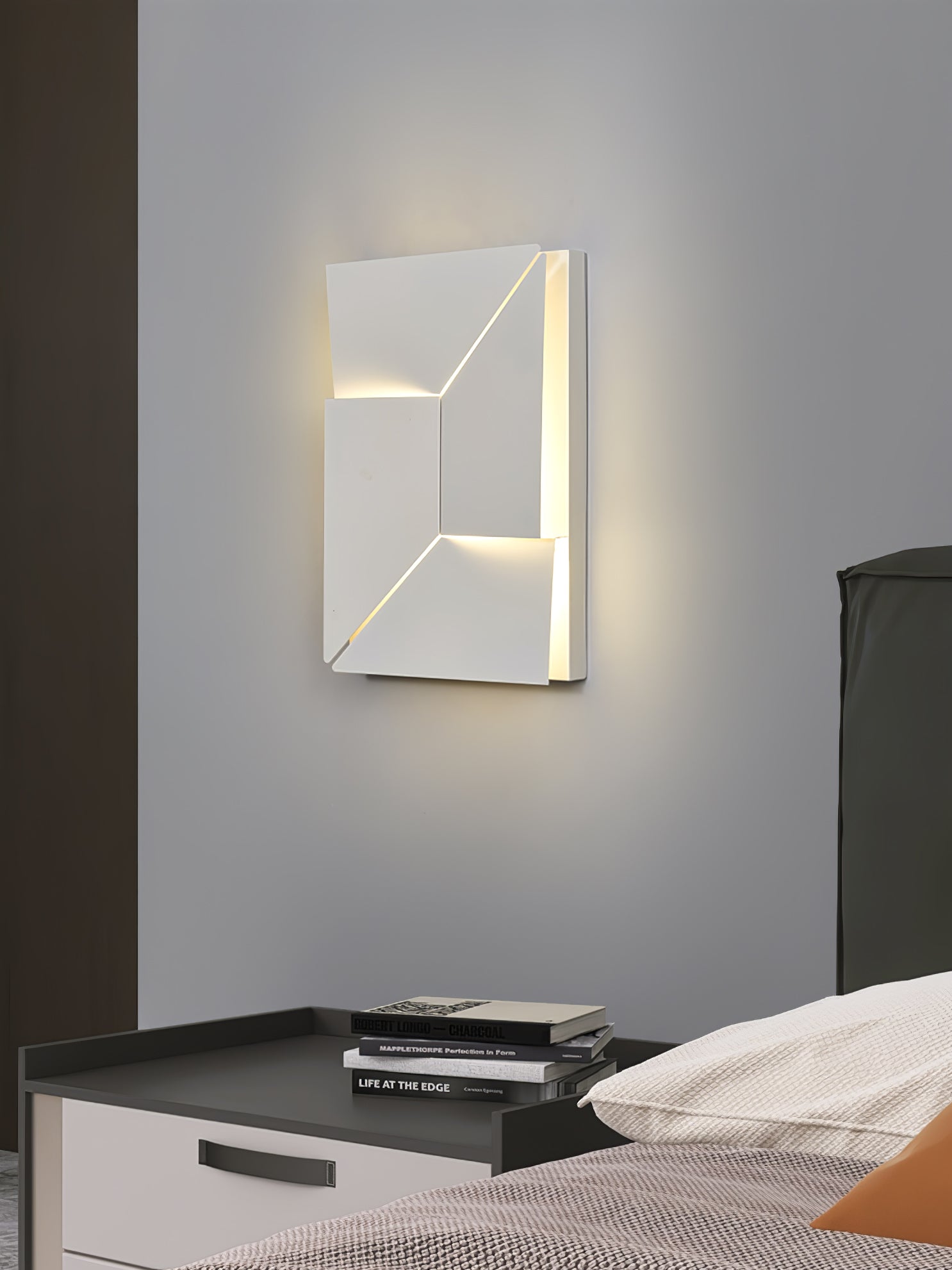 Wynor Shadows Grand Sconce Wall Lamp