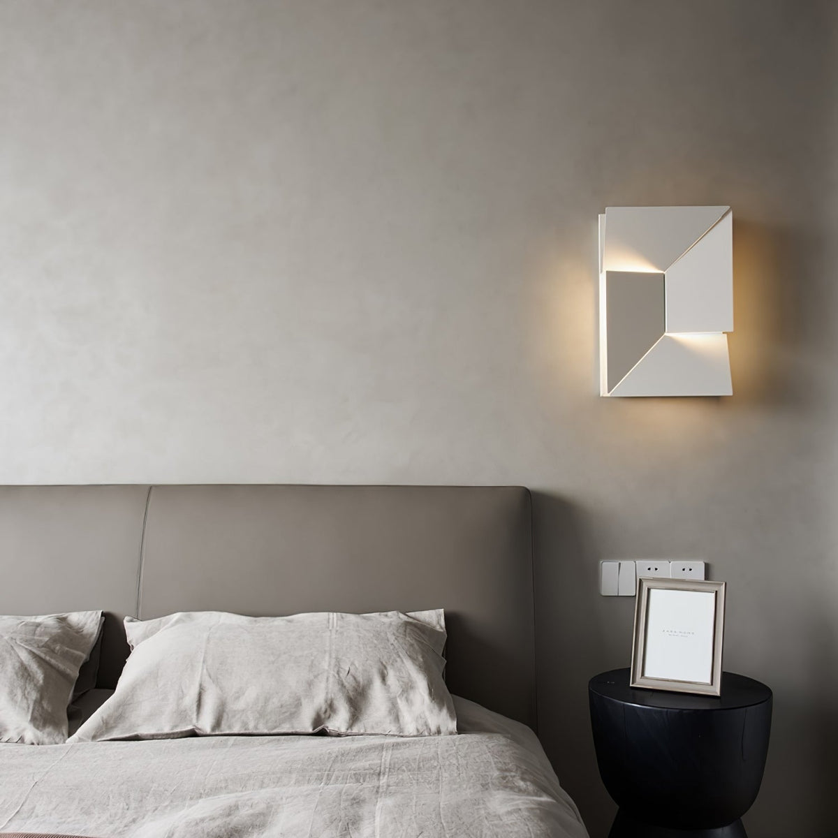 Wynor Shadows Grand Sconce Wall Lamp