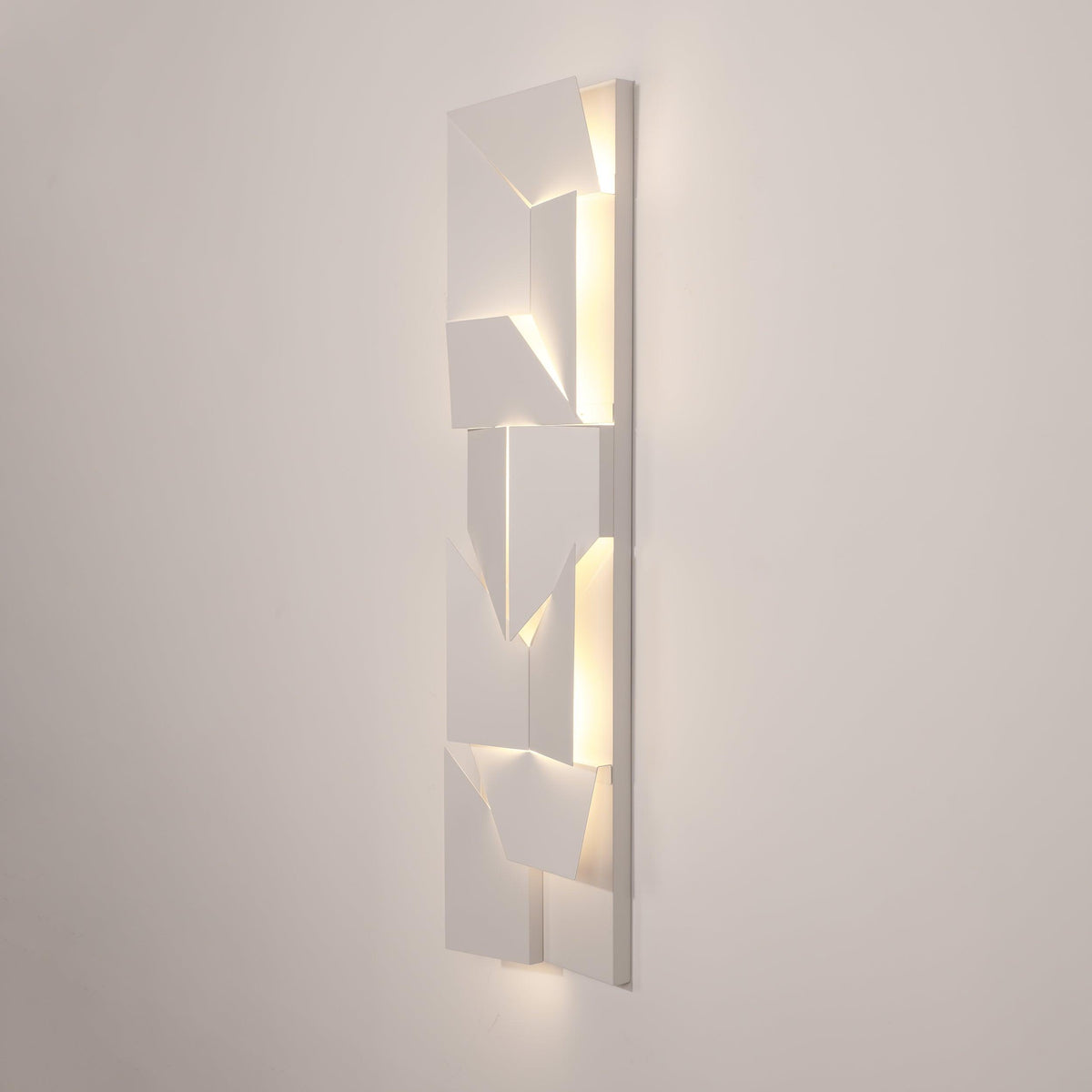 Wynor Shadows Grand Sconce Wall Lamp