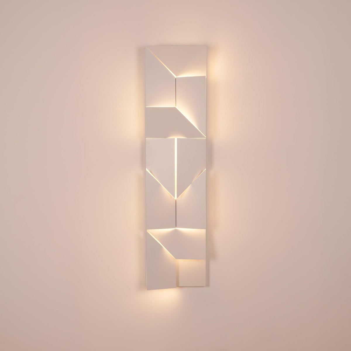 Wynor Shadows Grand Sconce Wall Lamp