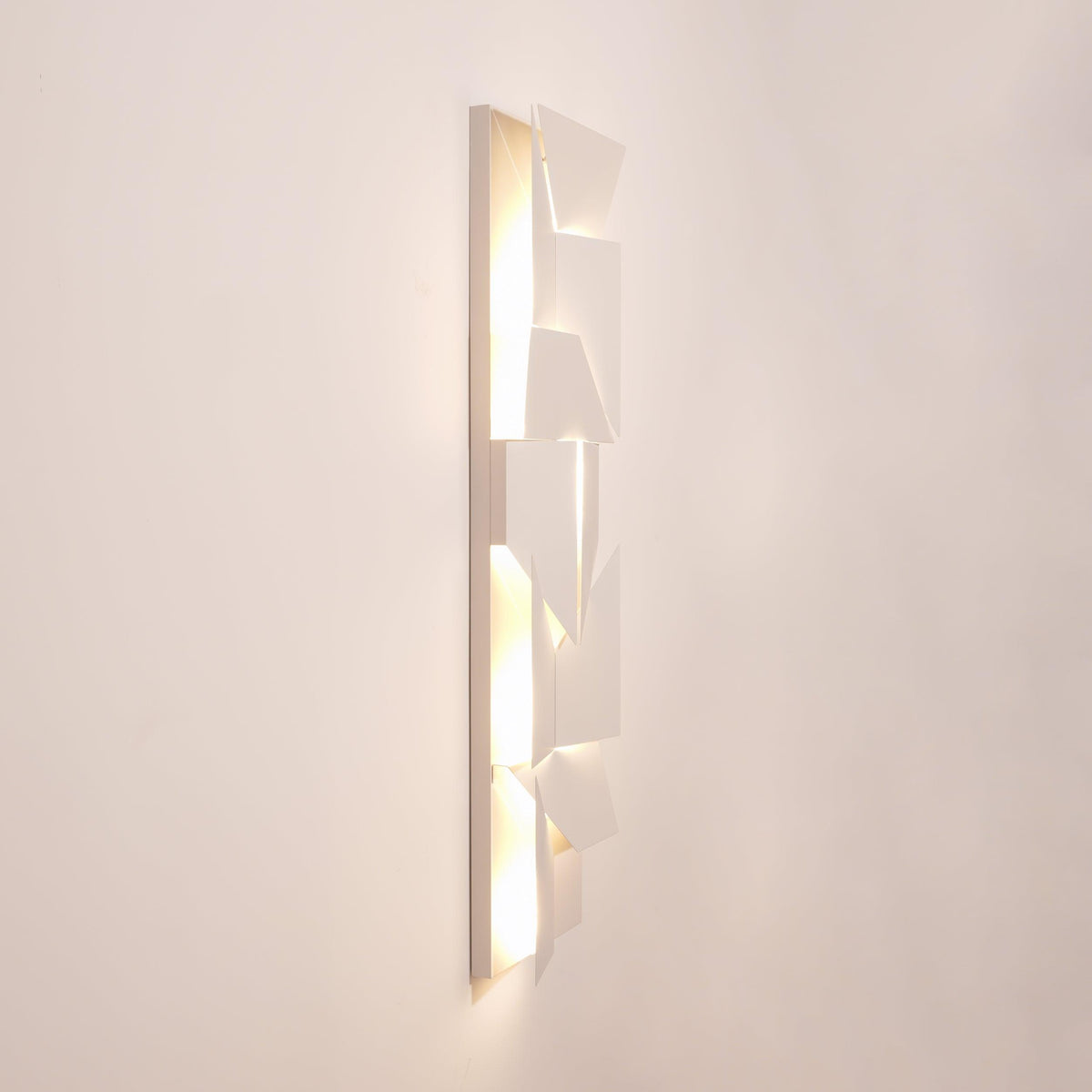 Deloza Shadows Rechargeable Grand Sconce Wall lamp
