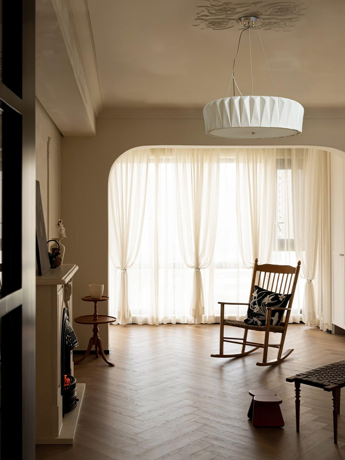 Vaeliora Ribbed Ceramic Pendant Light