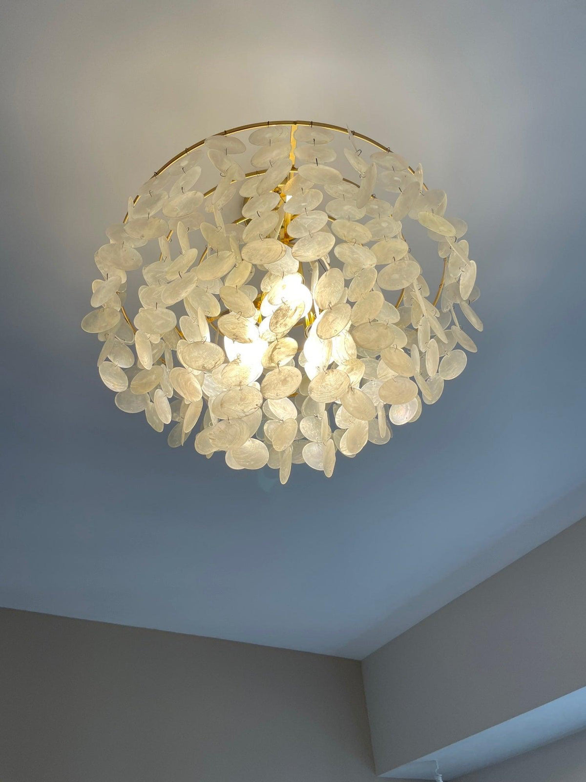 Esileth Postmodern Luxury Shell Wind Chime Chandelier