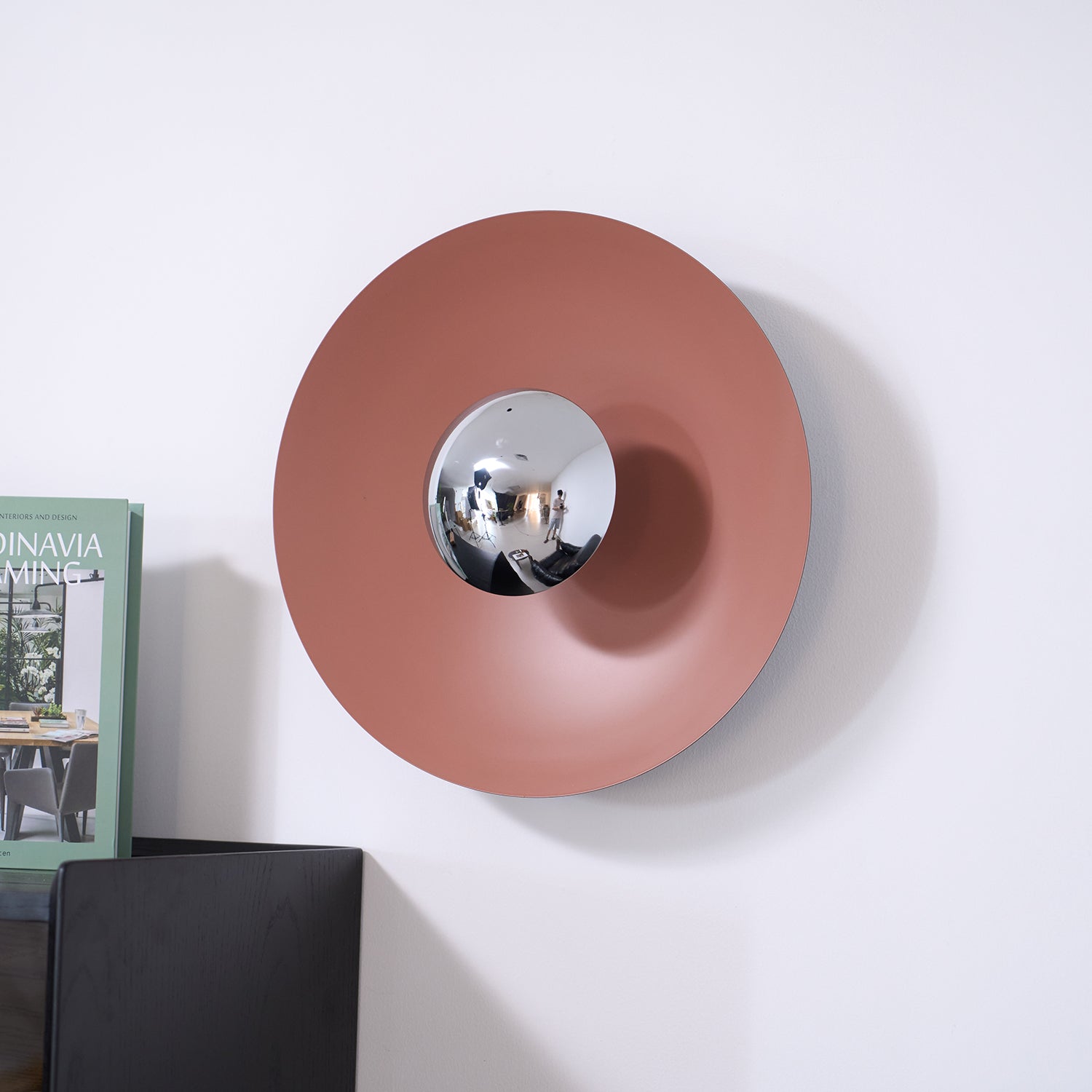 Xevan Elegance Simplicity Glow Wall Light