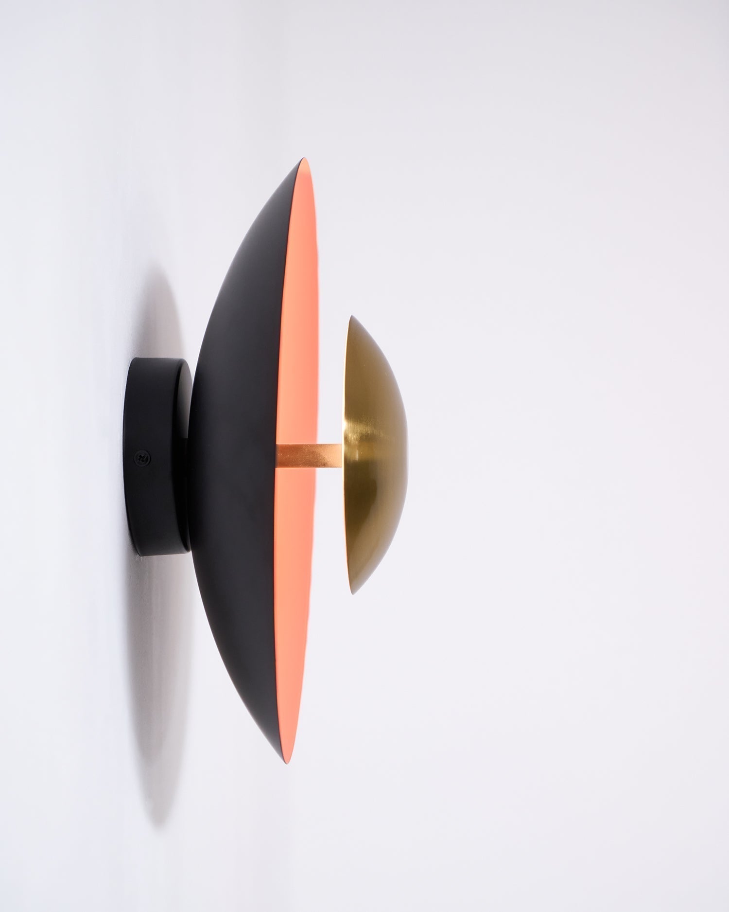 Xevan Elegance Simplicity Glow Wall Light