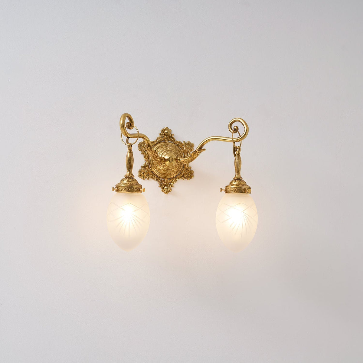 Varessa Classic Wall Lamp