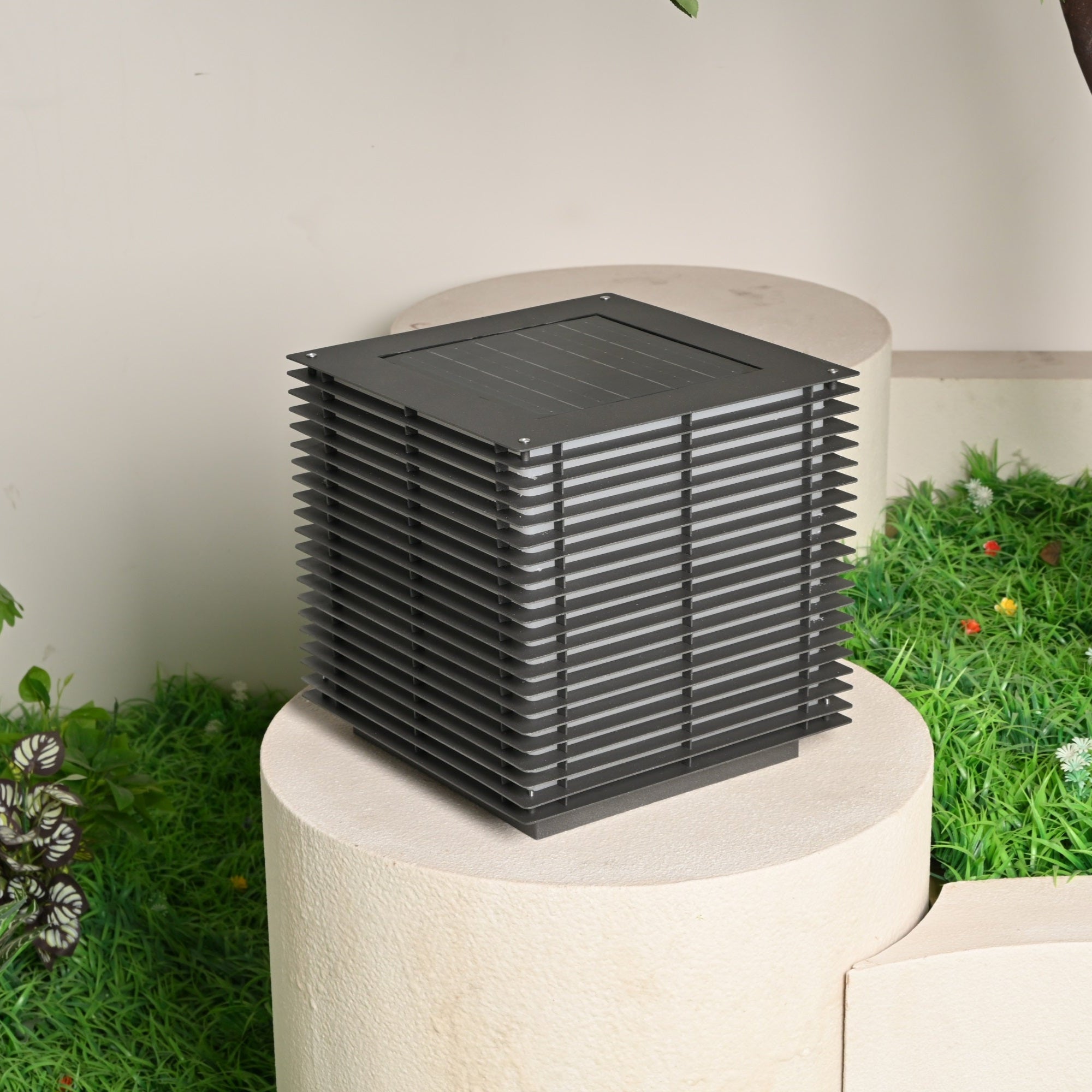 Eryon Solar Grid Outdoor Light