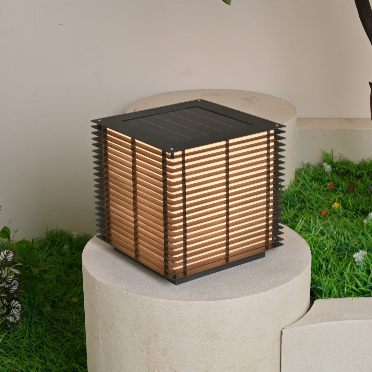 Eryon Solar Grid Outdoor Light