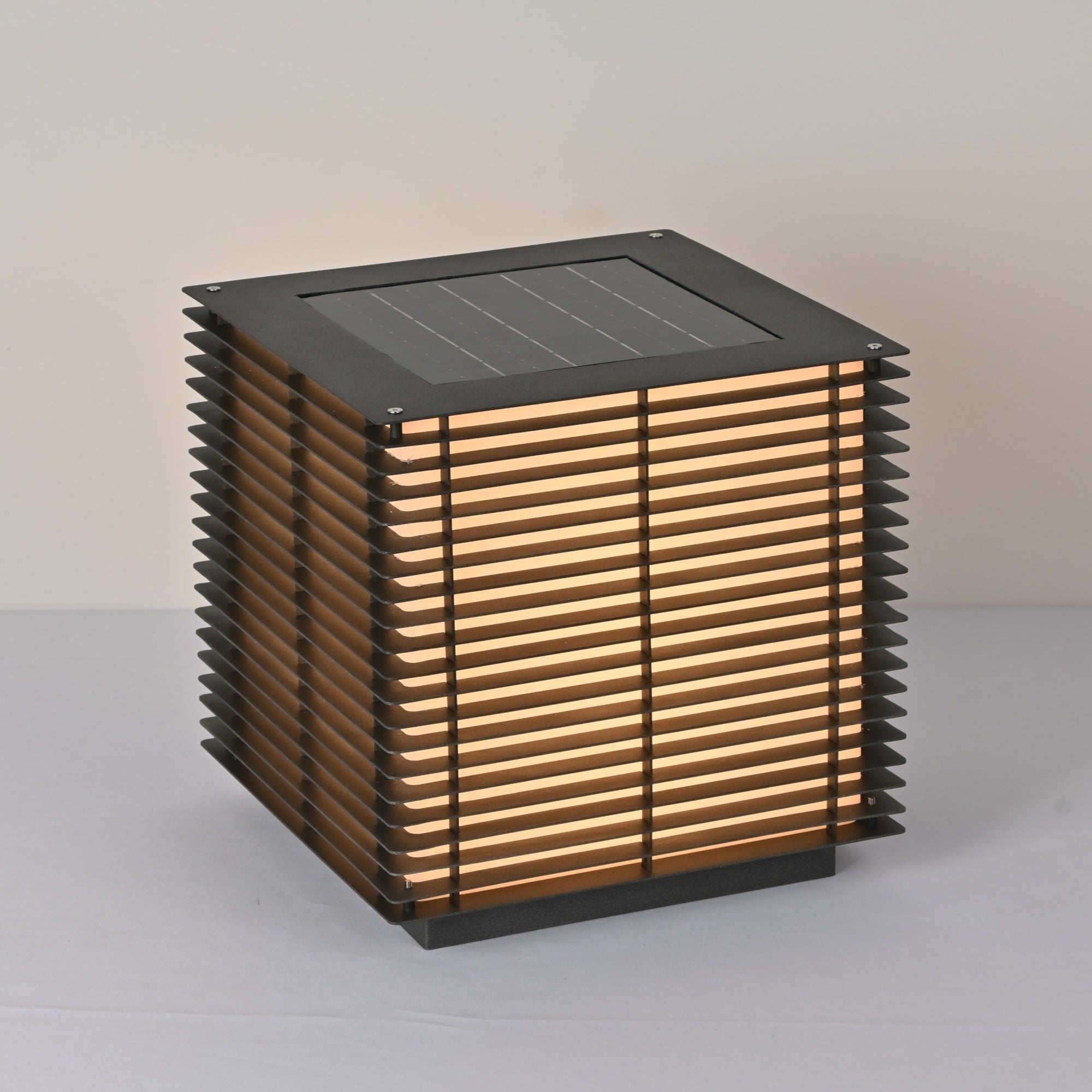 Eryon Solar Grid Outdoor Light