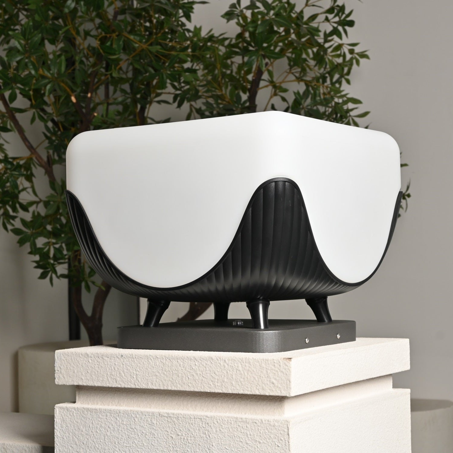Ryder Minimalist Outdoor Light