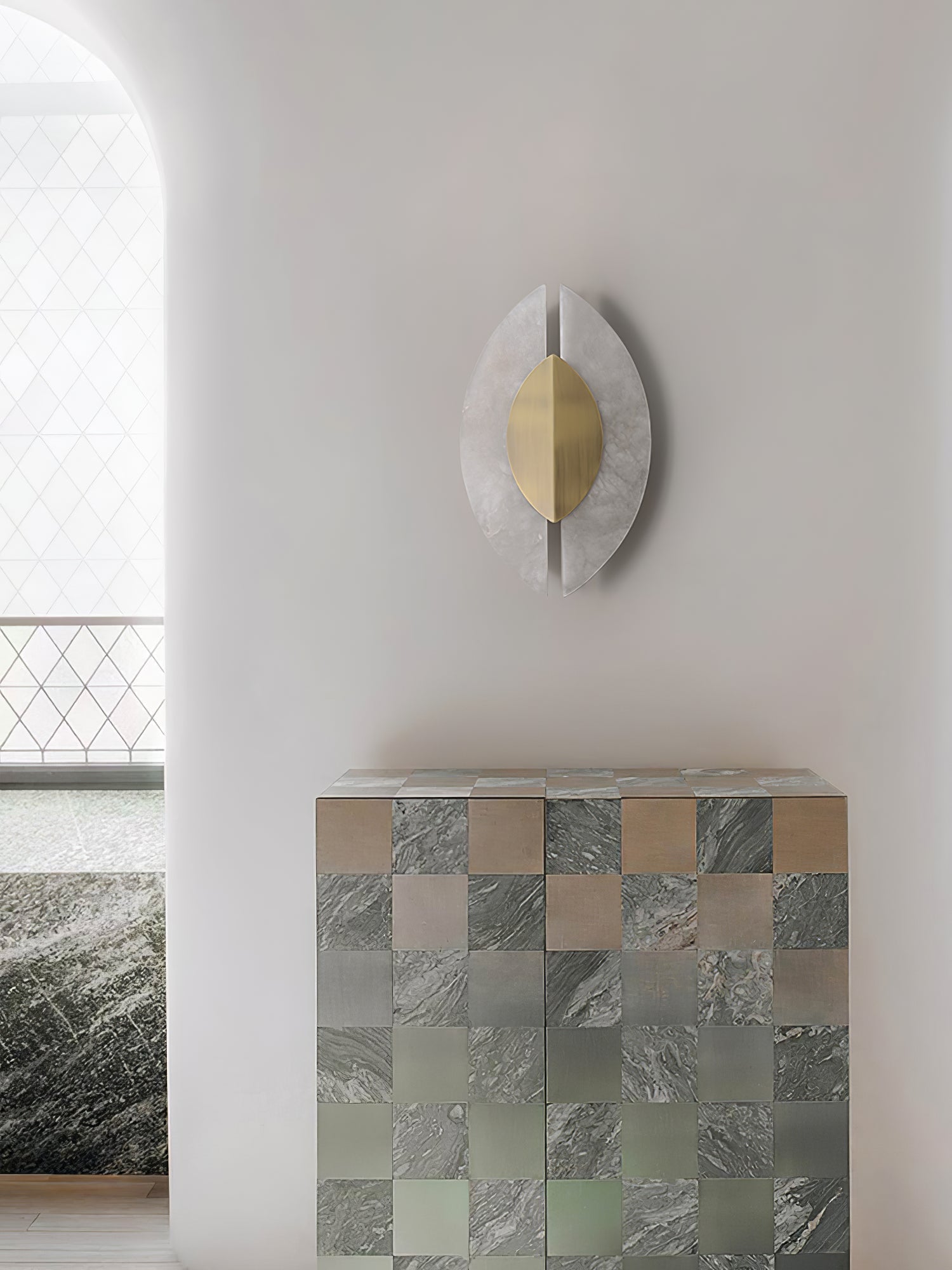 Avenanise Alabaster Wall Light