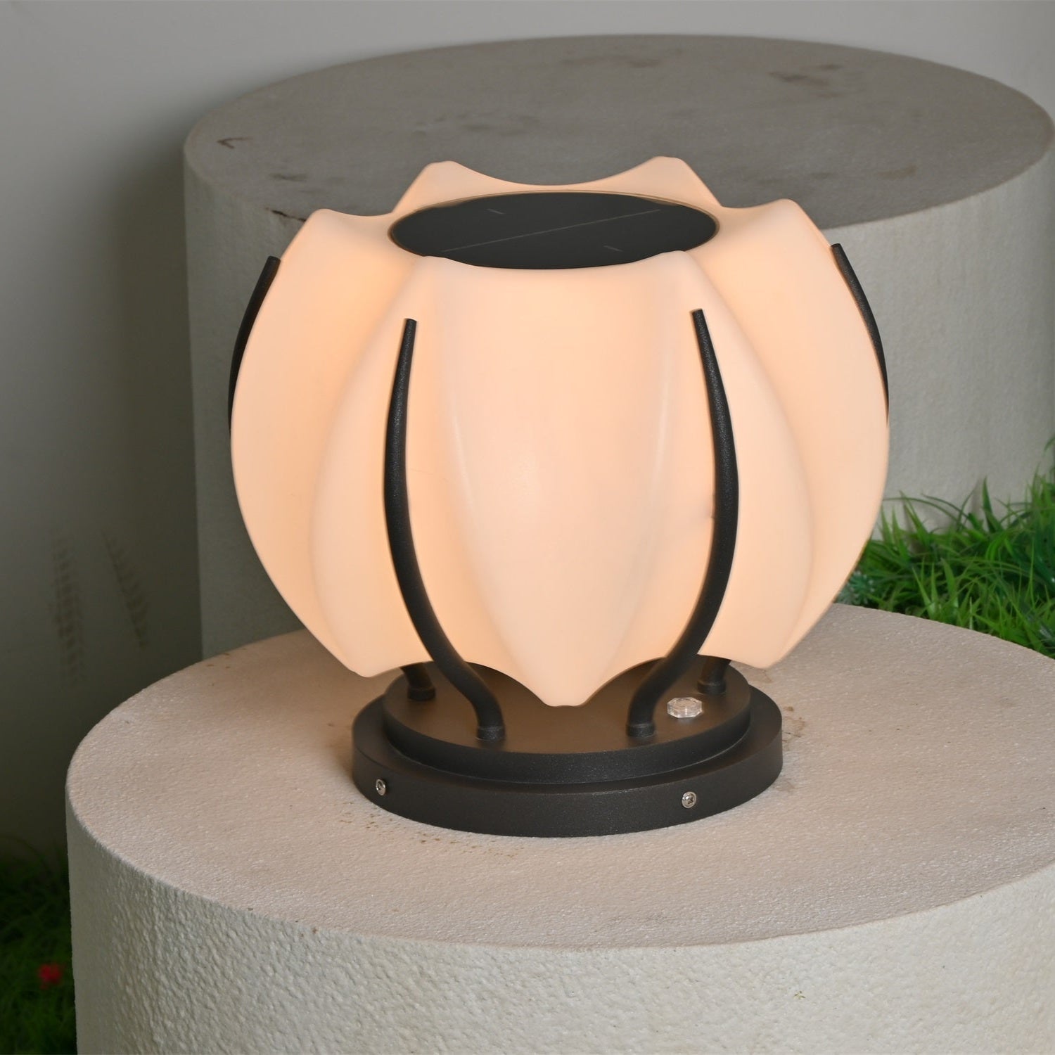 Leon Minimalist Outdoor Light