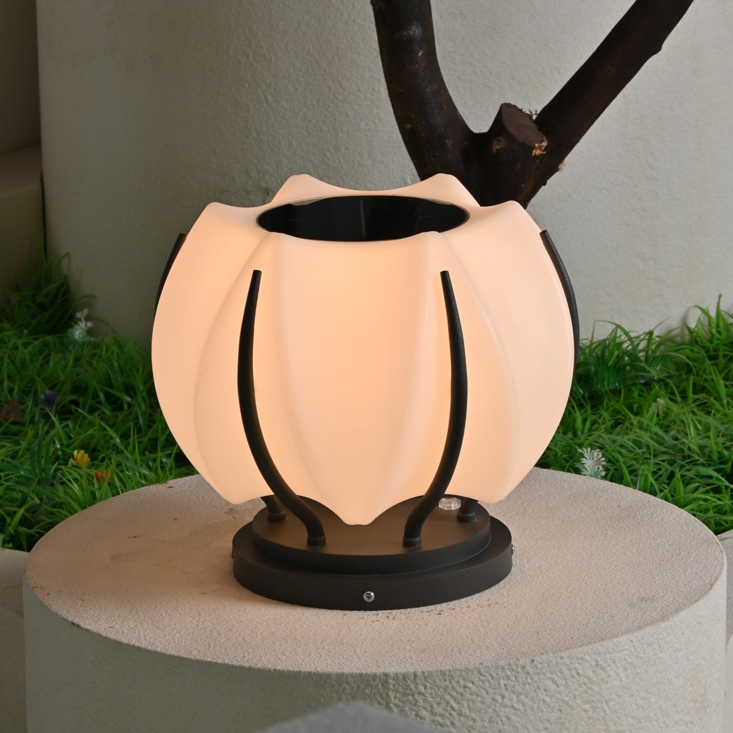 Leon Minimalist Outdoor Light