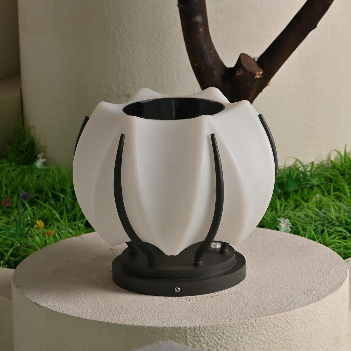 Leon Minimalist Outdoor Light