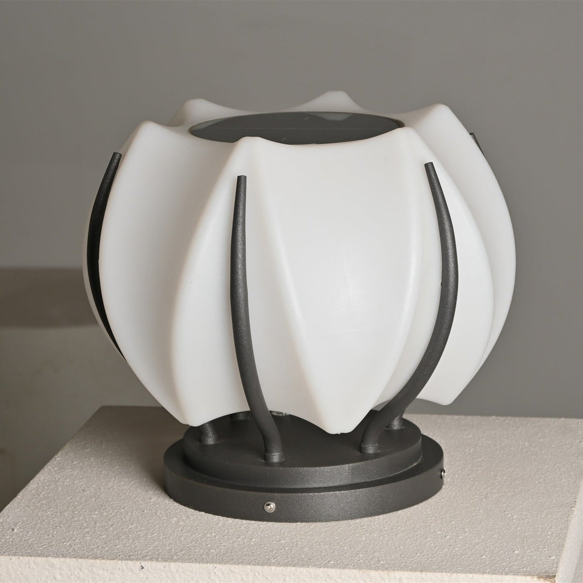 Leon Minimalist Outdoor Light