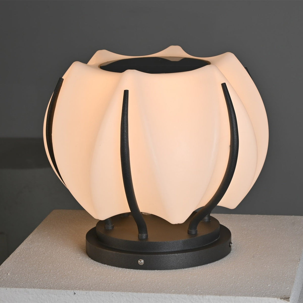 Leon Minimalist Outdoor Light