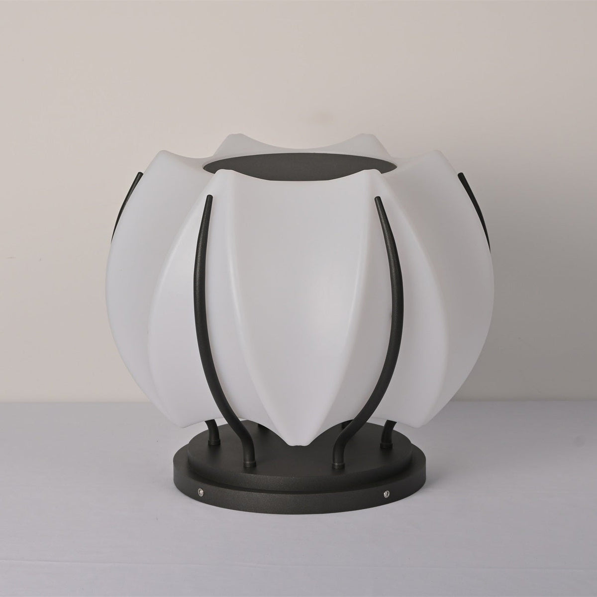 Leon Minimalist Outdoor Light