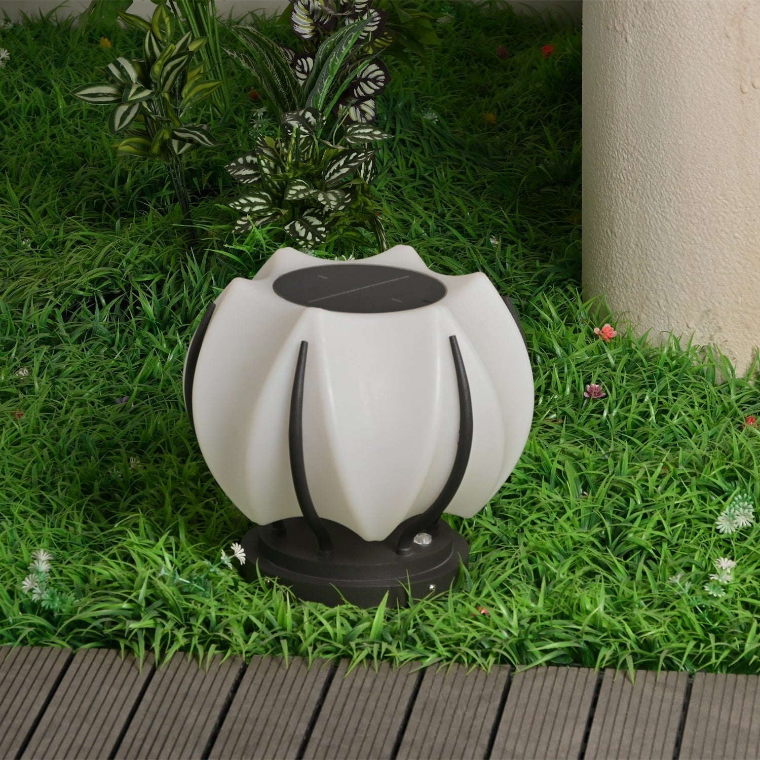 Leon Minimalist Outdoor Light