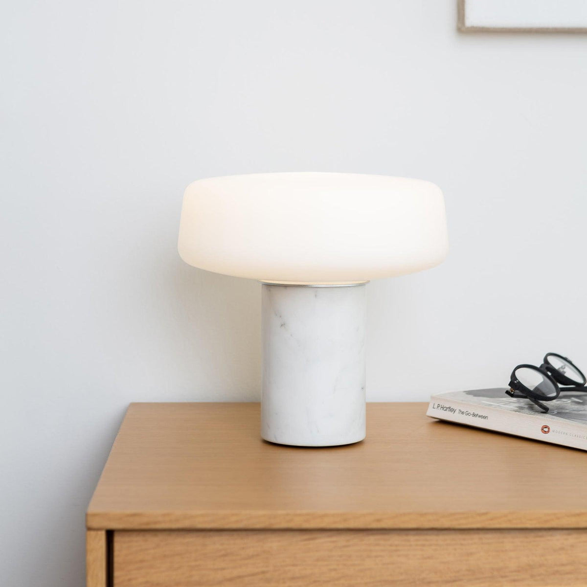 Erinilil Marble Base Table Lamp